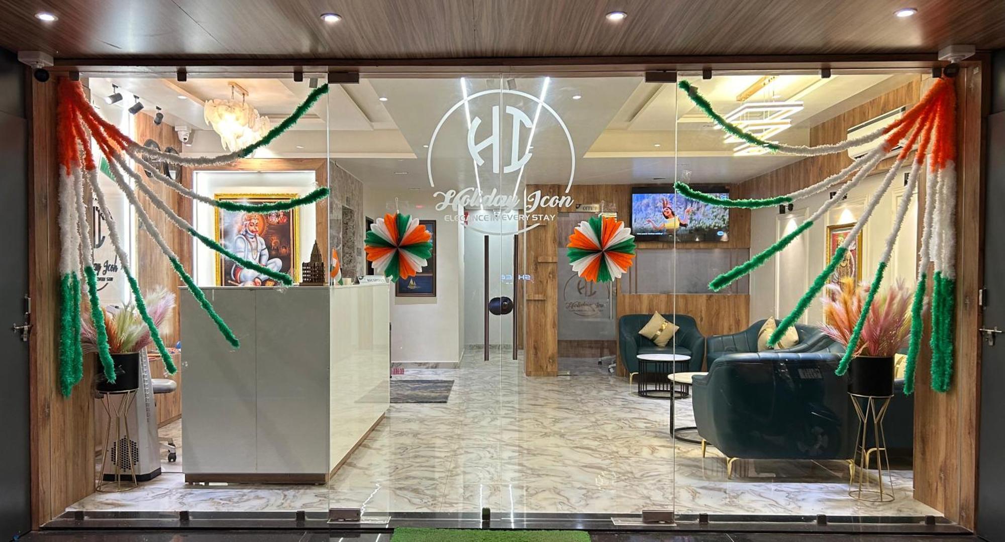 Hotel Holiday Icon Dwārka المظهر الخارجي الصورة