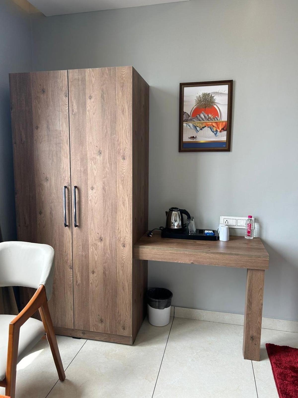 Hotel Holiday Icon Dwārka المظهر الخارجي الصورة