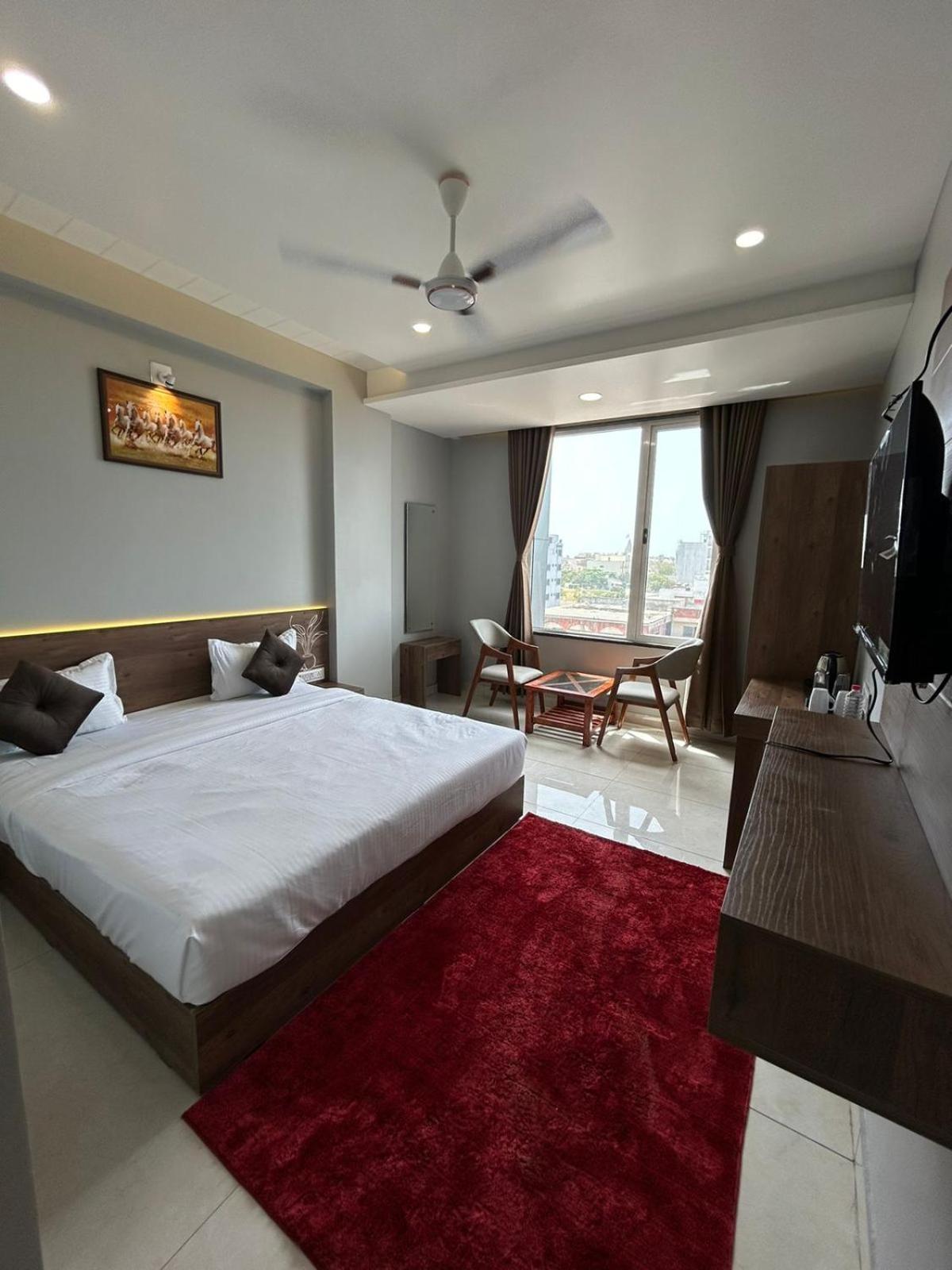 Hotel Holiday Icon Dwārka المظهر الخارجي الصورة