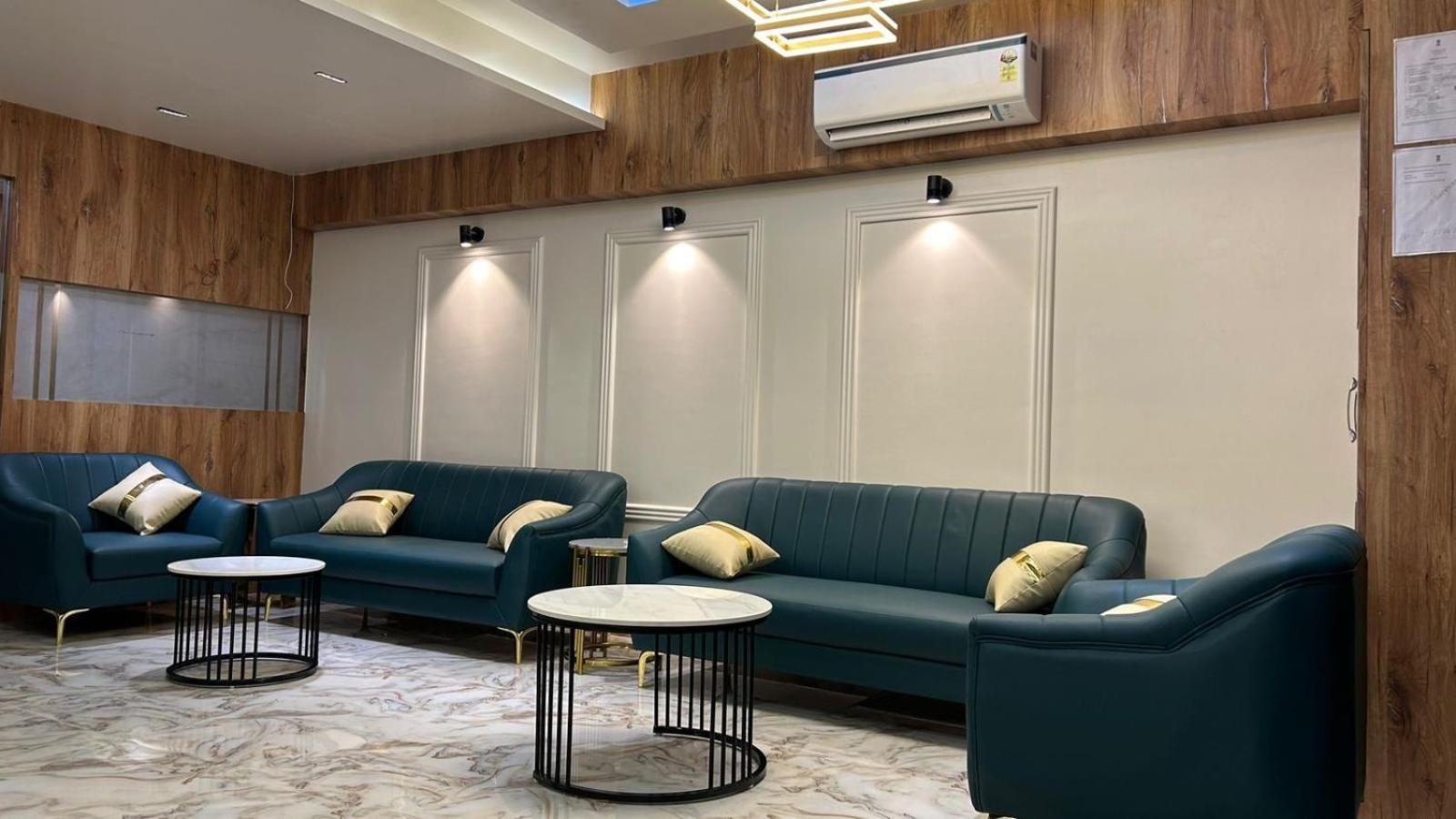 Hotel Holiday Icon Dwārka المظهر الخارجي الصورة